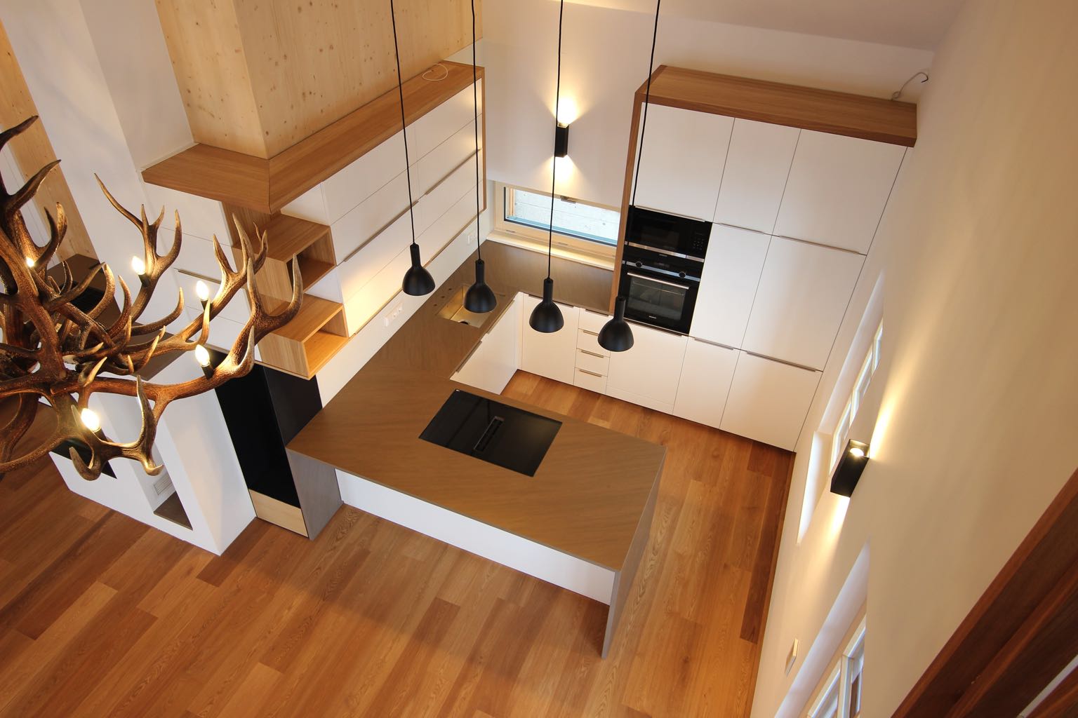 Moderne Küche mit Insel