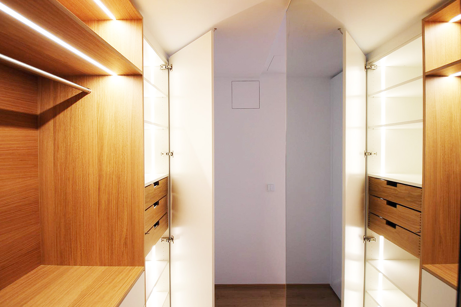 begehbarer Schrank, begehbarer Kleiderschrank vom Tischler